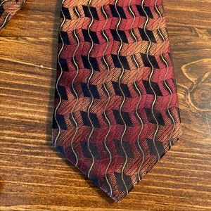 Piattelli NWT Platinum tie, Burgundy Shaded Wave Pattern, Silk